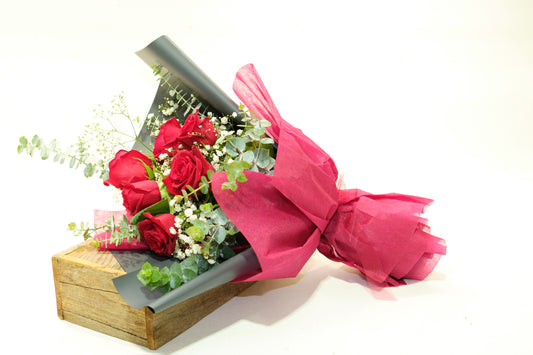 Classic rose presentational bouquet