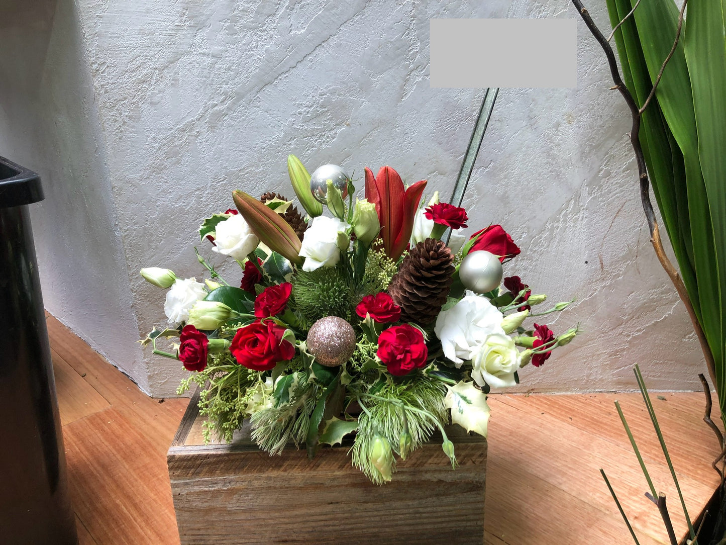 Cheerful table-centre